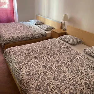 Large 3 Bedroom Family With Balcony Praga