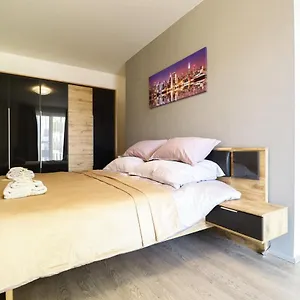 Apartmán / 10 Min From Center / O2 Arena, Praha